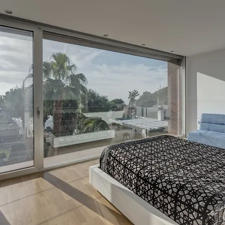 104647 In Apartment